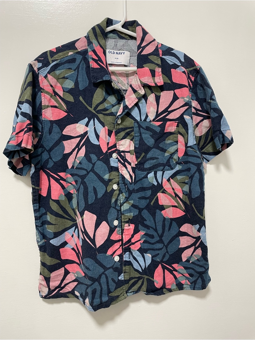 Old Navy Navy Floral Short-Sleeve Button-Up Shirt with Pink and Blue Leaves